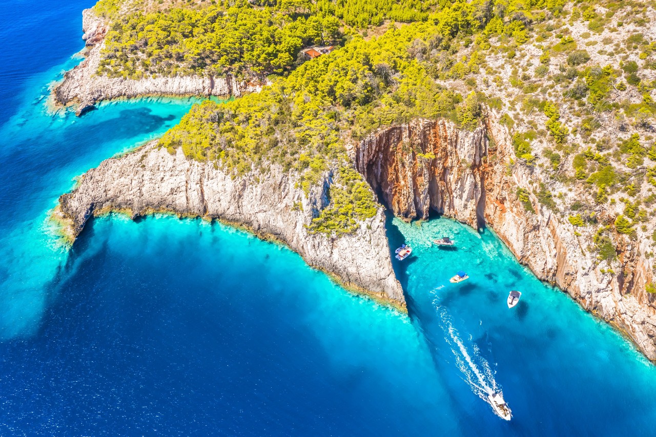 Jachting Chorvatsko: Jak přežít na moři, nezbláznit se z davů a najít ty nejlepší zátoky